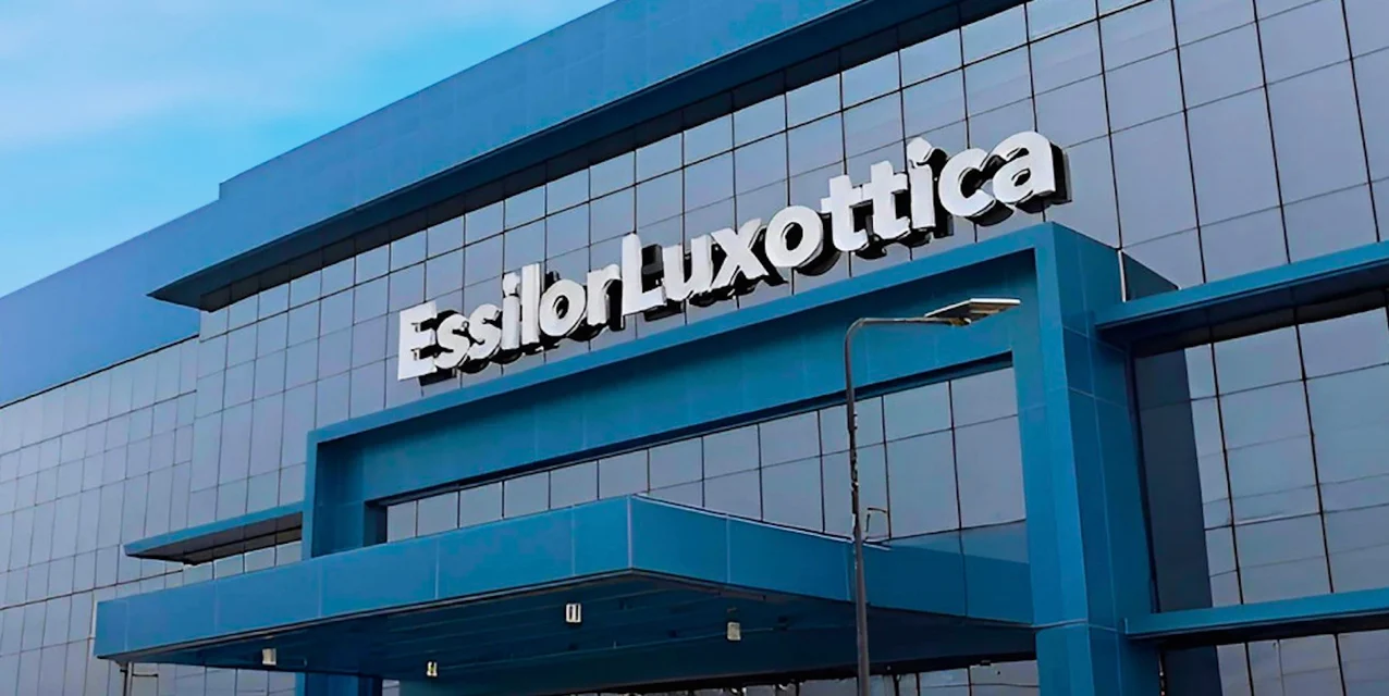 EssilorLuxottica cierra 2025 con ingresos históricos: pero el récord de caja esconde más de lo que muestra